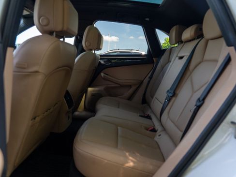 Certified 2021 Porsche Macan AWD/4WD image 39