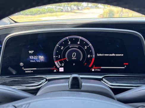 Used 2023 Cadillac Escalade ESV V AWD/4WD image 22