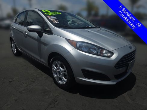 Used 2015 Ford Fiesta SE FWD image 1