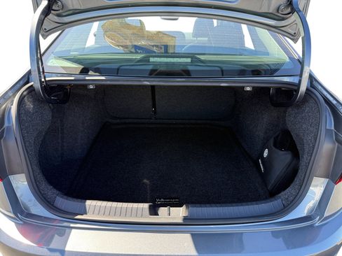 Used 2019 Volkswagen Jetta SEL w/ Cold Weather Package FWD image 17