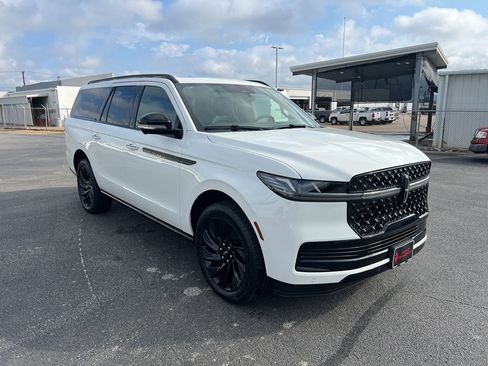 New 2025 Lincoln Navigator L Reserve w/ Jet Appearance Package image 1