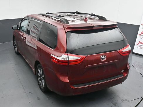 Used 2018 Toyota Sienna XLE image 14