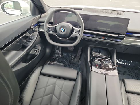 Used 2024 BMW 530i xDrive AWD/4WD image 15