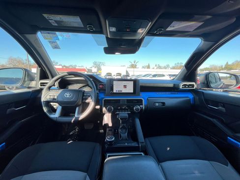 Used 2025 Toyota Tacoma TRD Off-Road image 31
