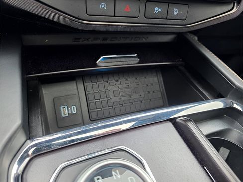 Used 2023 Ford Expedition Platinum image 31