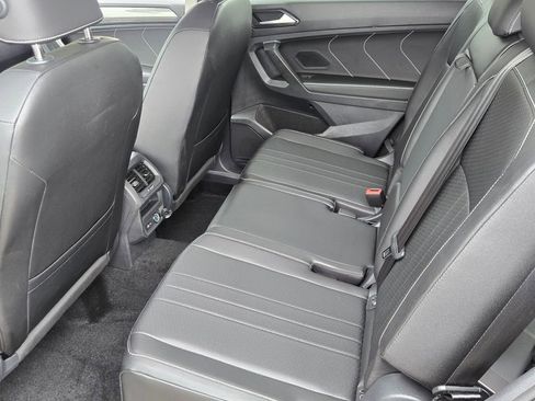 Certified 2023 Volkswagen Tiguan SE FWD image 11