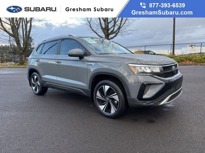 Used 2024 Volkswagen Taos SE w/ Panoramic Sunroof Package