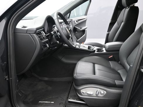 New 2025 Porsche Macan image 21
