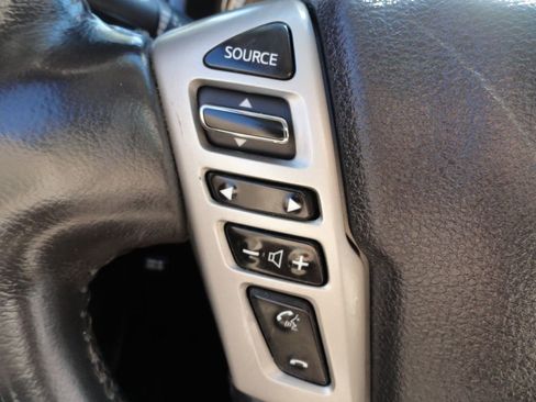 Used 2017 Nissan Titan SV image 14