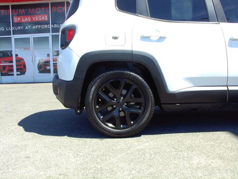 Used 2018 Jeep Renegade Altitude image 9
