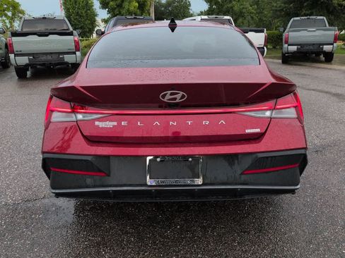 Used 2024 Hyundai Elantra Blue FWD image 5