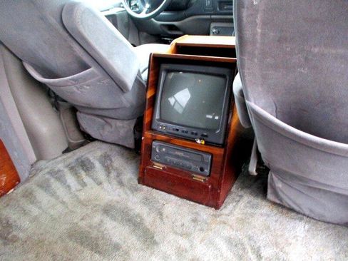 Used 2000 Chevrolet Express 1500 image 10