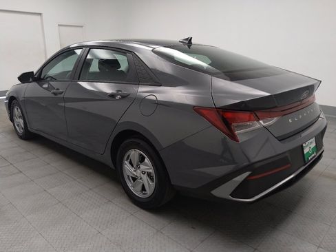 Used 2025 Hyundai Elantra SE FWD image 5
