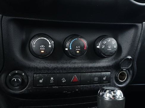 Used 2017 Jeep Wrangler Unlimited Sahara AWD/4WD image 16
