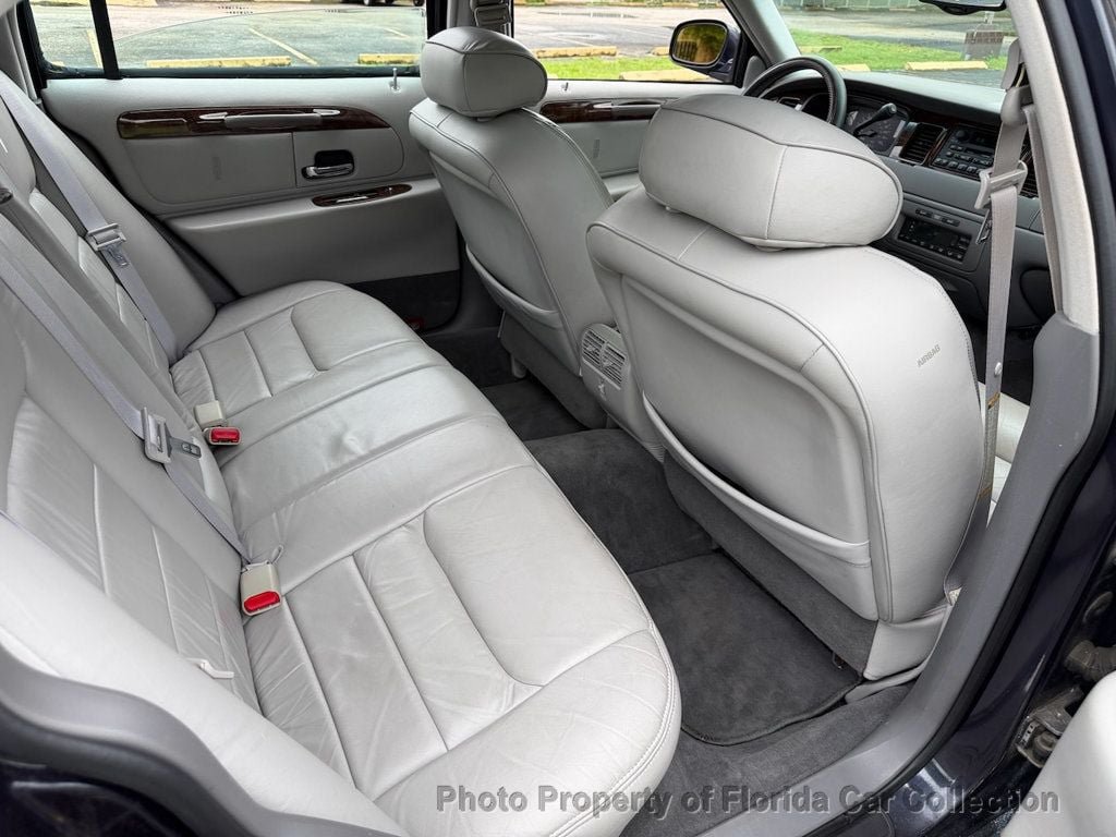 Used 1999 Lincoln Town Car Signature RWD image 27