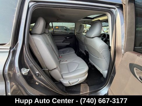 Used 2020 Toyota Highlander XLE AWD/4WD image 15