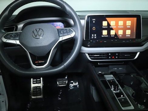 Used 2025 Volkswagen Atlas Peak Edition SE image 31