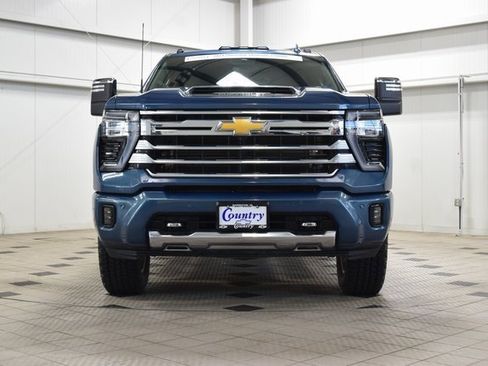 Used 2024 Chevrolet Silverado 3500 High Country w/ Technology Package image 2