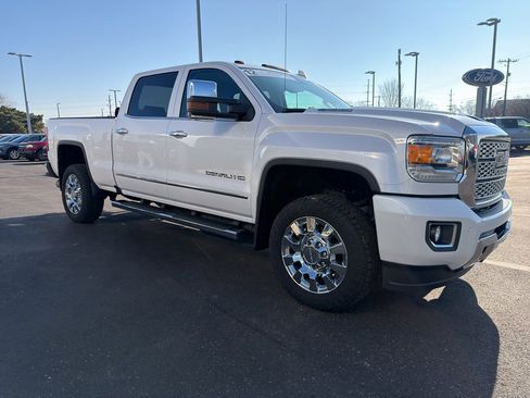Used 2019 GMC Sierra 2500 Denali w/ Duramax Plus Package image 4