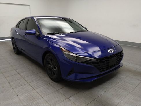 Used 2023 Hyundai Elantra SEL w/ Preferred Accessory Package FWD image 13