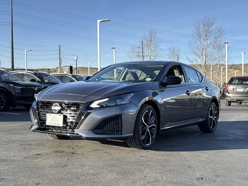 New 2025 Nissan Altima 2.5 SR image 4