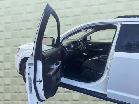 Used 2019 Dodge Journey SE w/ Connectivity Group image 9