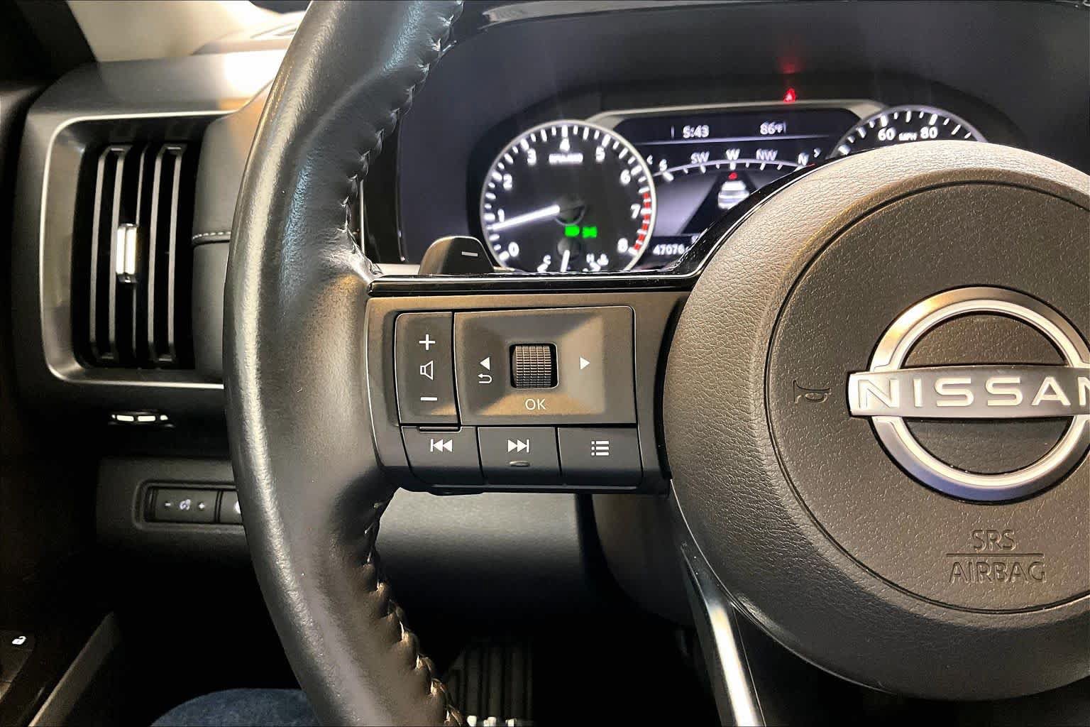 Used 2024 Nissan Pathfinder SL FWD image 23