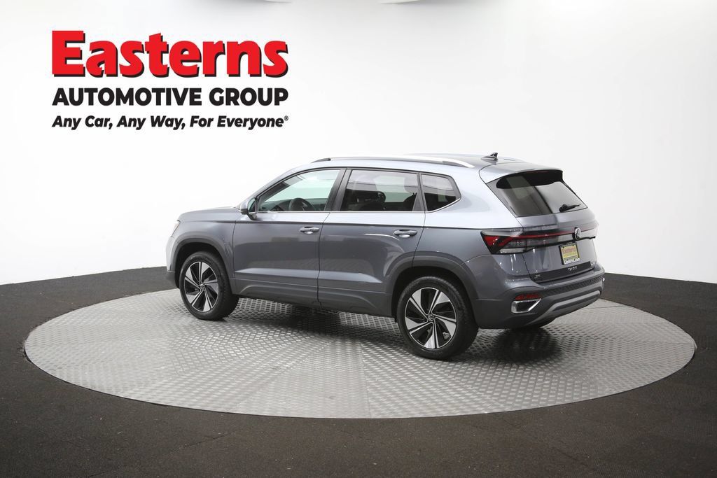 Used 2025 Volkswagen Taos SE AWD/4WD image 61
