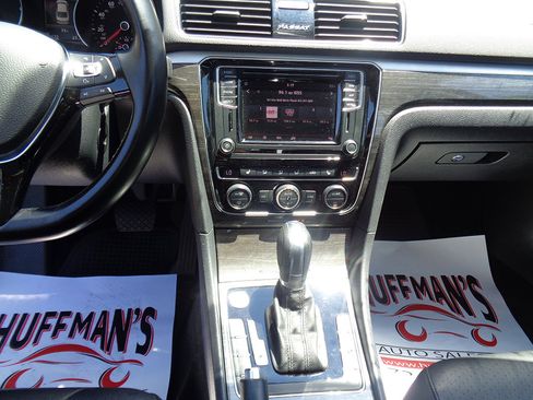 Used 2018 Volkswagen Passat 2.0T SE image 21