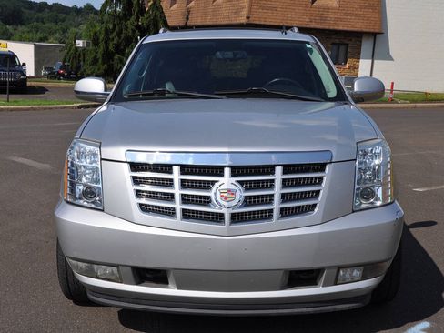 Used 2011 Cadillac Escalade ESV Premium AWD/4WD image 3