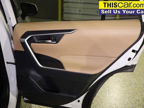 Used 2022 Toyota RAV4 XLE Premium image 29