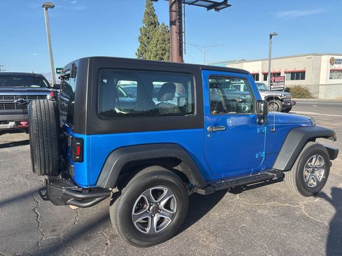 Used 2016 Jeep Wrangler Rubicon w/ Power Convenience Group AWD/4WD image 6
