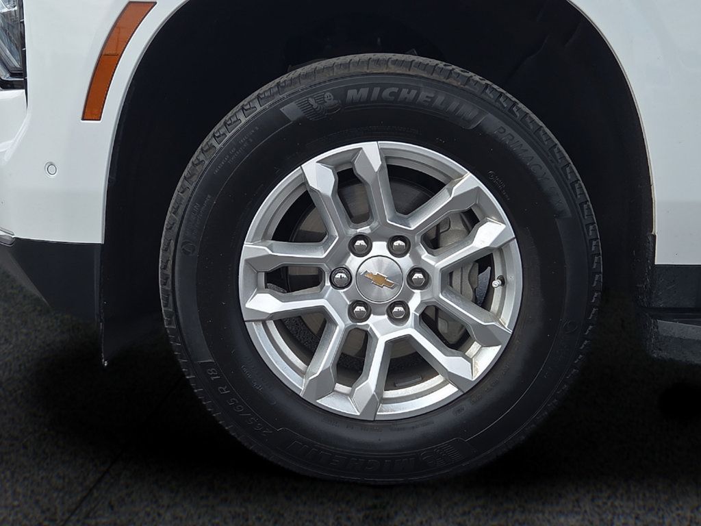 Used 2025 Chevrolet Suburban LT AWD/4WD image 8