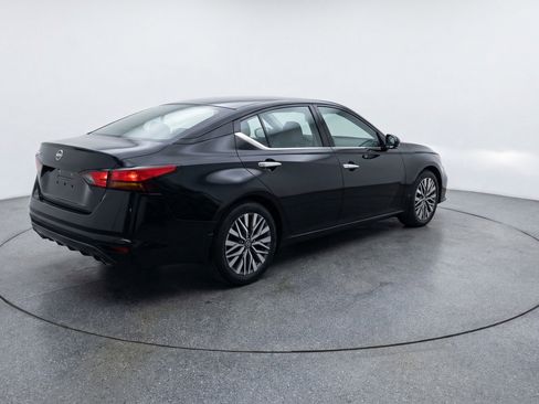 Used 2025 Nissan Altima 2.5 SV image 9
