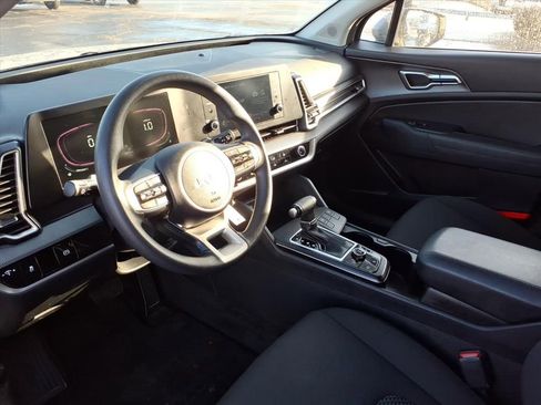 Used 2024 Kia Sportage LX image 9