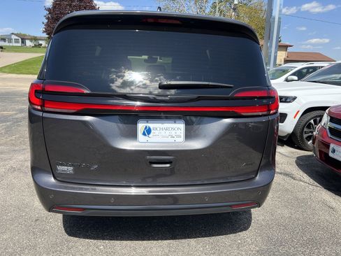 Used 2023 Chrysler Pacifica Touring-L w/ S Appearance Package AWD/4WD image 6