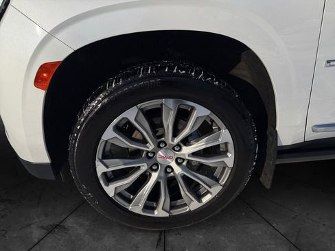 Used 2021 GMC Yukon Denali w/ Denali Premium Package image 14