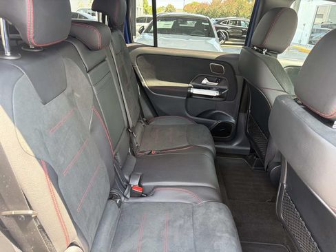 Used 2025 Mercedes-Benz GLB 250 image 9