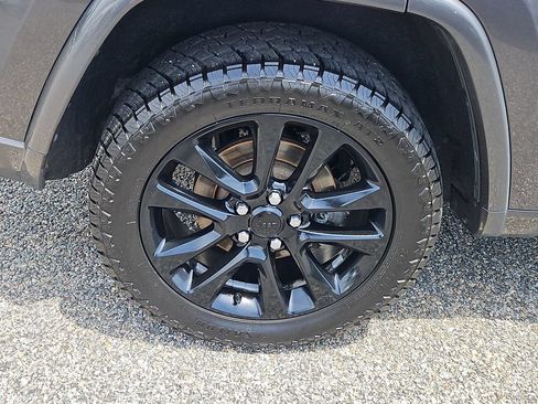 Used 2021 Jeep Grand Cherokee Laredo X AWD/4WD image 9