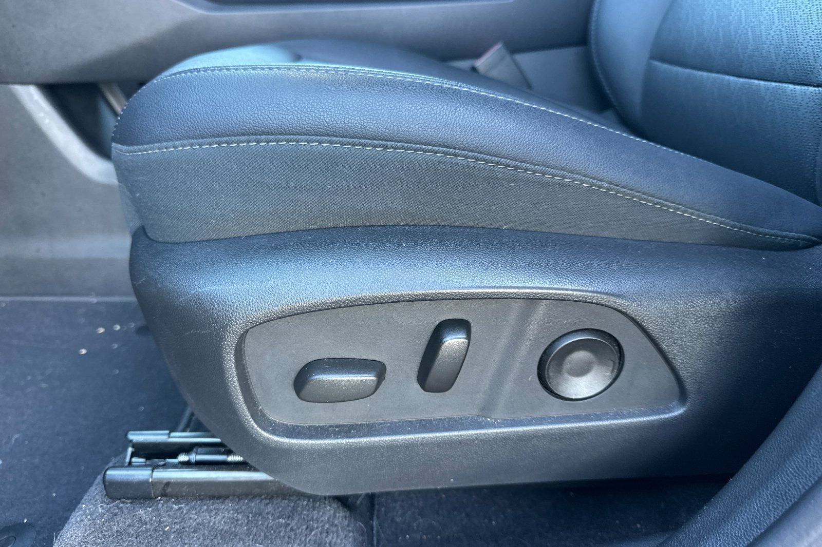 Used 2025 Chevrolet Equinox LT w/ Convenience Package II FWD image 13