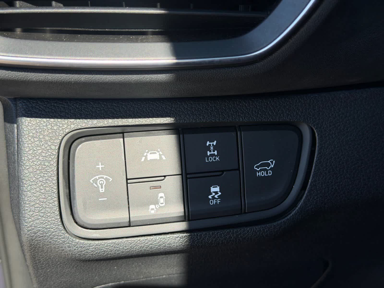 Used 2019 Hyundai Santa Fe AWD image 17