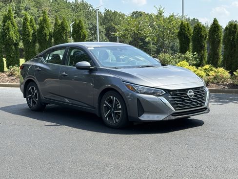Used 2024 Nissan Sentra SV FWD image 2