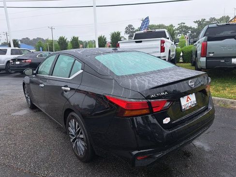 Used 2025 Nissan Altima 2.5 SV FWD image 10
