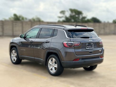 Used 2022 Jeep Compass Latitude w/ Sun and Sound Group FWD image 8