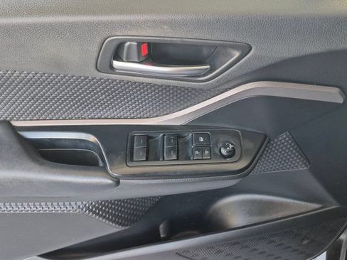 Used 2021 Toyota C-HR LE FWD image 17