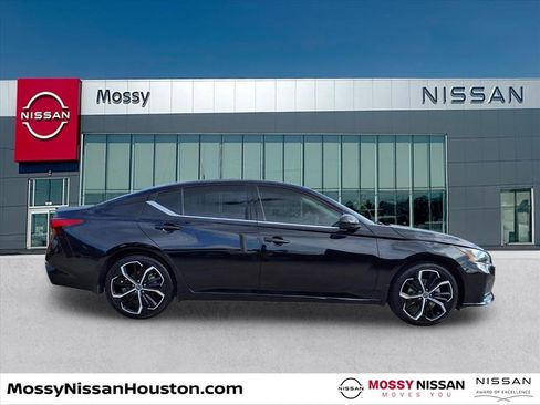 Used 2024 Nissan Altima 2.5 SR image 8