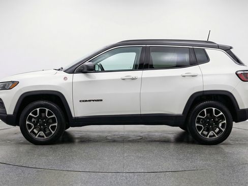 Used 2025 Jeep Compass Trailhawk AWD/4WD image 5