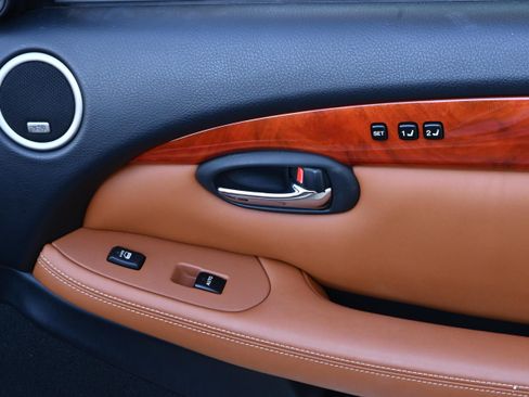 Used 2005 Lexus SC 430 Convertible image 31