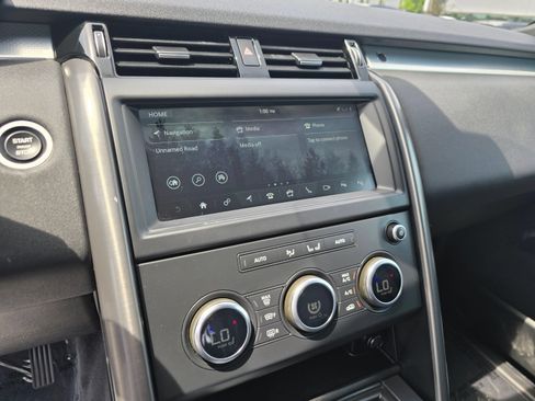Used 2020 Land Rover Discovery Landmark AWD/4WD image 14