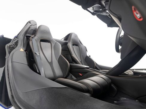 Used 2024 McLaren 750S Spider RWD image 32